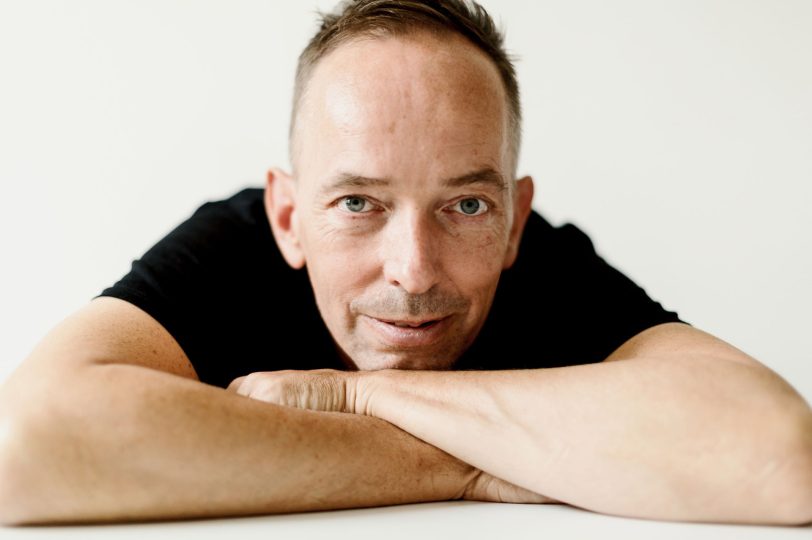 Der MiR-Spielplan der Spielzeit 2025/26 ist noch vom inzwischen in Saarbrücken gelandeten Intendanten Michael Schulz gestaltet worden. Sein Nachfolger Frank Hilbrich (Foto) bereitet am Kennedyplatz demnächst die Saison 2026/27 vor.