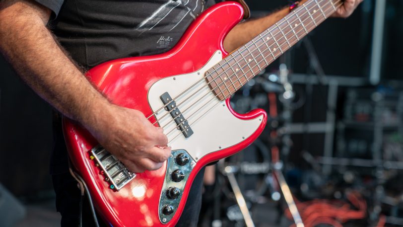 Das 35. Spektakulum lockte auf die Wiesen am Stennert. im Bild: die Band Metamorphosis - Bassist Ernst Kammann.