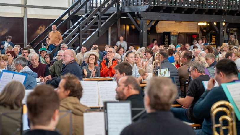 Der traditionelle Gottesdienst der evangelischen Kirchengemeinde Wanne-Eickel in der Bayern-Festhalle auf der Cranger Kirmes am Sonntag (3.8.2025).