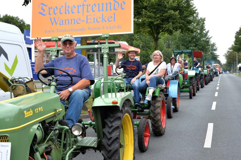 2. Oldtimer-Parade der Cranger Kirmes.