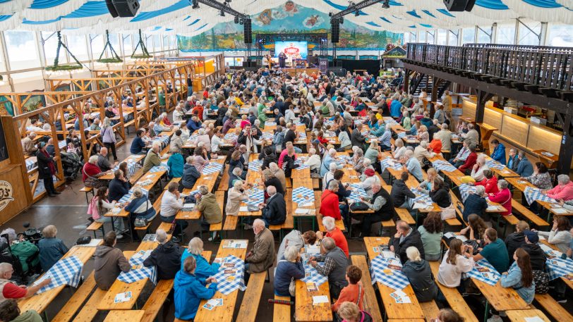 Der traditionelle Gottesdienst der evangelischen Kirchengemeinde Wanne-Eickel in der Bayern-Festhalle auf der Cranger Kirmes am Sonntag (3.8.2025).