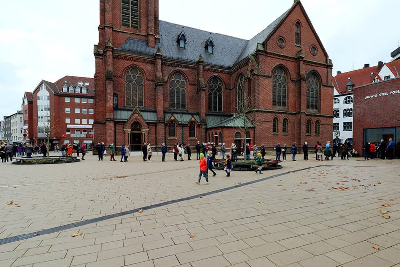Sonderimpfaktion gegen das Corona-Virus nach dem Sonntags-Gottesdienst 13. Februar 2022 in der Kreuzkirchen-Gemeinde. Der Arzt Anton Preissig impft alle Impfwilligen.