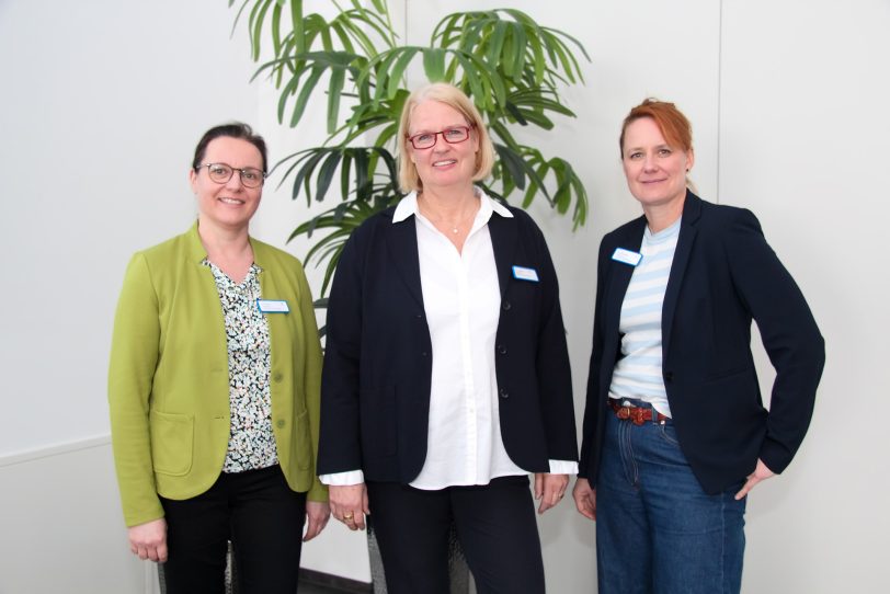 Chefärztin der EvK-Gefäßchirurgie Dr. Anne-Kathrin Dauphin (Mitte) mit ihren Oberärztinnen Klaudia Baron (l.) und Dr. Daniela Reichstein.