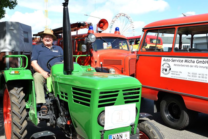 2. Oldtimer-Parade der Cranger Kirmes.