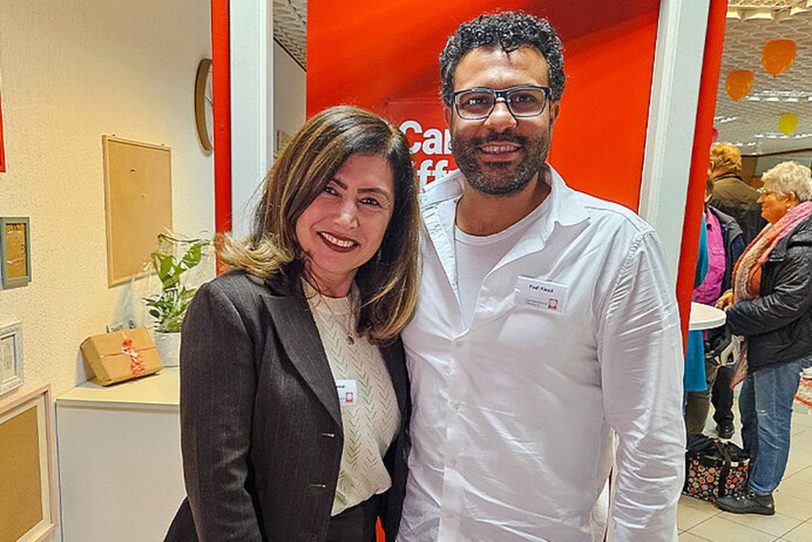 Ayse Ünal und Fadi Klesli vom Team des Caritas-Quartiersbüros Wanne-Eickel laden alle Interessierten zum Besuch ein.