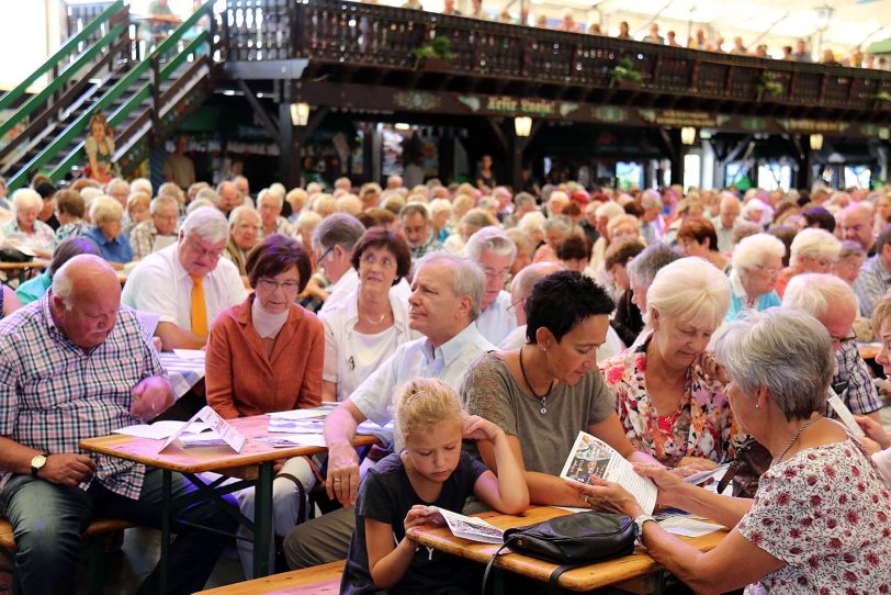 Schausteller-Gottesdienst im Bayernzelt.