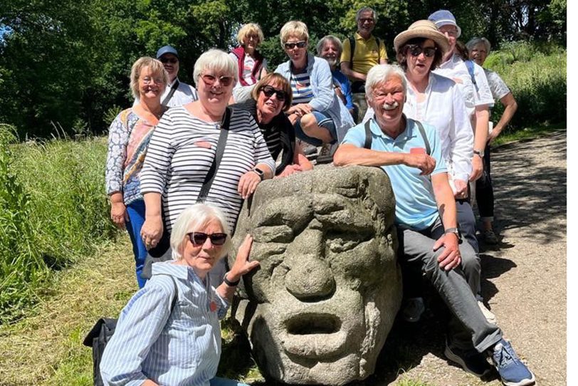 'Gaby wartet im Park' - eine ID55-Interessensgruppe, die Mitglieder machten einen ersten Ausflug nach Hattingen.