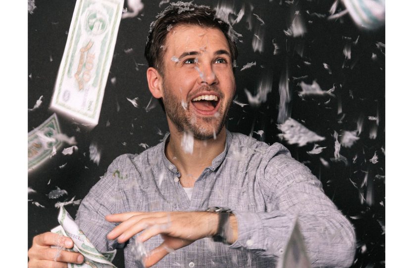 Tobias Glagau, der in „Drei Männer im Schnee“ die Rolle des Toni Graswander übernimmt.