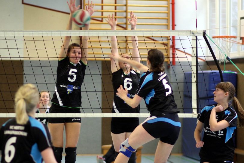 v.l. Natalie Schreiber und Sarah Kähmann im Doppelblock.