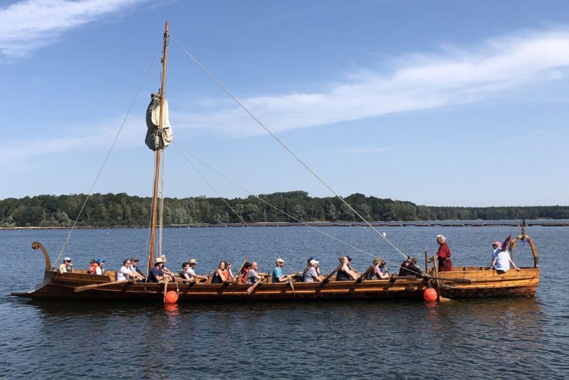 Am ersten Augustwochenende ist das rekonstruierte Römerschiff 'Victoria' wieder auf dem Halterner Stausee unterwegs