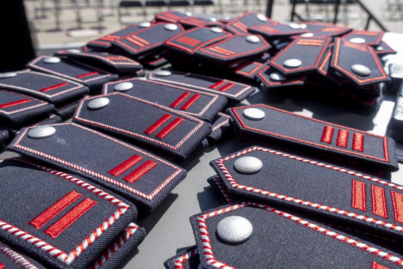 Beförderungen und Ehrungen der Freiwilligen Feuerwehr in Herne (NW), am Samstag (19.06.2021). Aufgrund der Corona-Pandemie fanden diese nicht im Rahmen der jährlichen Hauptversammlung der Feuerwehr Herne statt, sondern in einer Open Air-Veranstaltung am Feuerwehrhaus-Mitte in der Koniner Straße in Holsterhausen statt.
