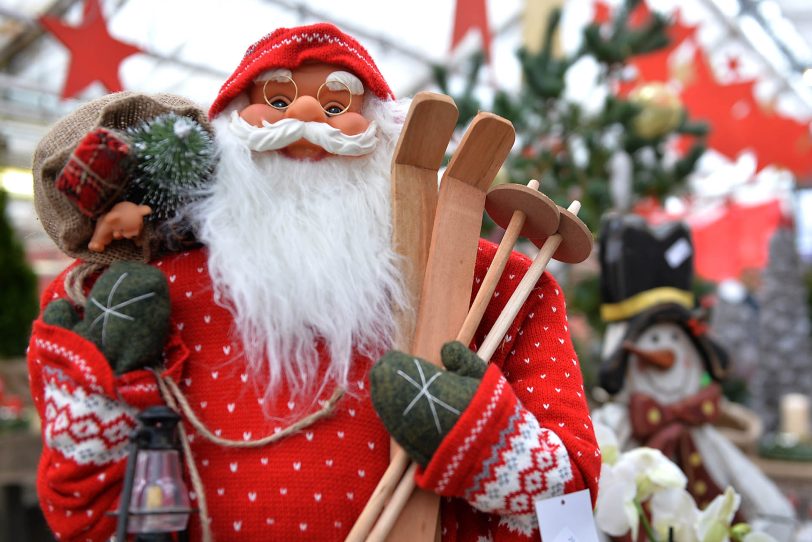 Dank hilfsbereiter Bürger kann der Weihnachtsmann 502 Kindern ihre Geschenk-Wünsche erfüllen.