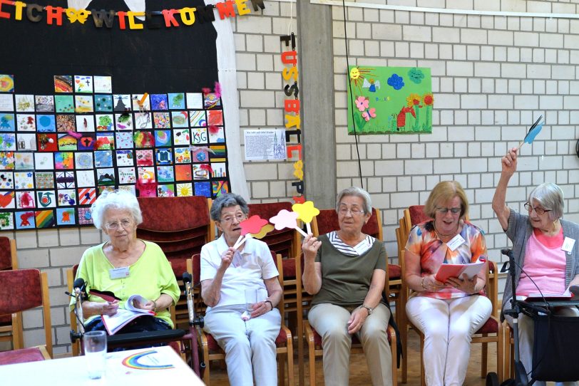 Urlaub ohne Koffer - gemeinsames Singen.