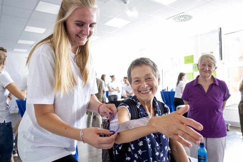 Campuseröffnung der St. Elisabeth-Gruppe an der Widumer Straße in Herne (NW), am Freitag (30.08.2019). Die St. Elisabeth Gruppe – Katholische Kliniken Rhein-Ruhr – investierte am Standort des früheren Marien-Hospitals in Börnig 16,5 Millionen Euro um dort die Aus- und Weiterbildung zu bündeln. In der Krankenpflegeschule wird die Ausbildungen in der Gesundheits- und (Kinder-) Krankenpflege, Altenpflege sowie Pflegeassistenz angeboten. Hinzu kommen die Hebammenschule und die Schule für Berufe im Operationsdienst. Darüber hinaus wird das Ausbildungsangebot um die Berufsbilder der Physio- und Ergotherapeuten sowie Logopäden ergänzt. Hinzu kommt ein umfassendes Weiterbildungsangebot.