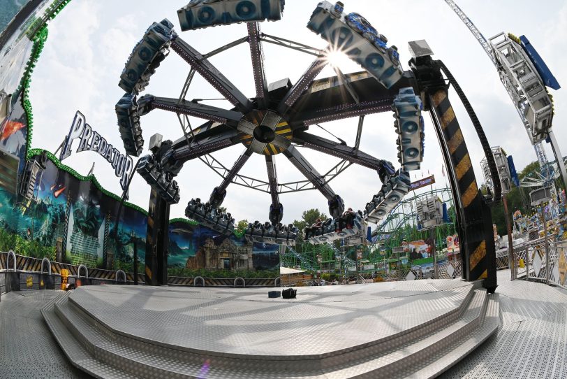 Rasant, aber etwas regnerisch: So war Tag 1 auf der Cranger Kirmes 2025.