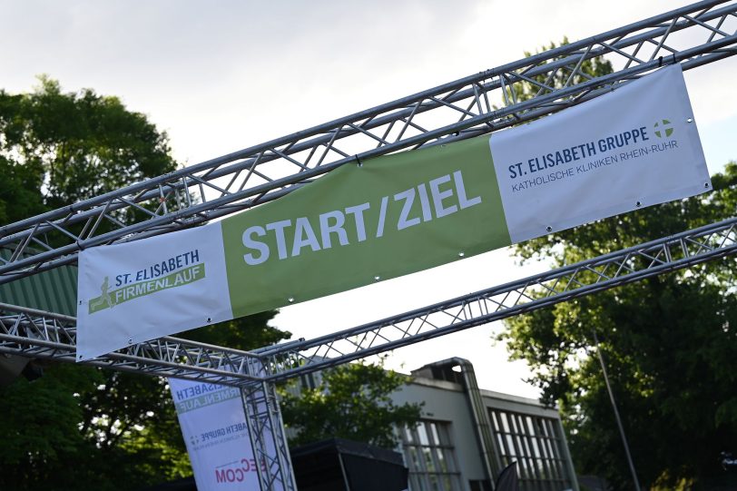 Start und Ziel beim firmenlauf
