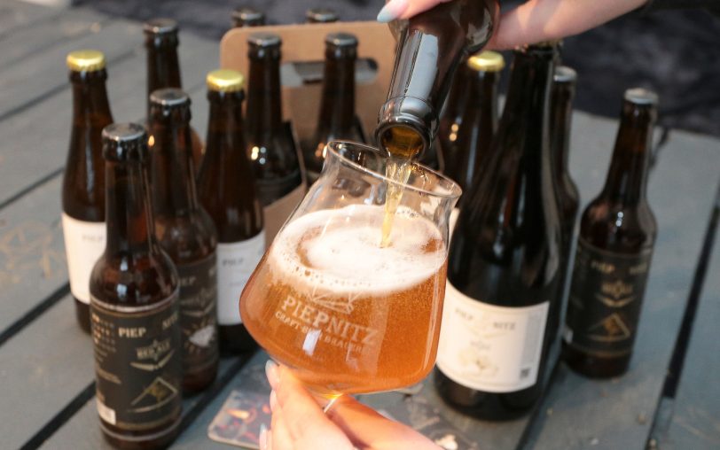 In der jungen Brauerei PiepNitz wird vor dem VfL-Spiel gegen den VfB Stuttgart am 20. Januar 2024 ein Craftbier-Tasting angeboten.