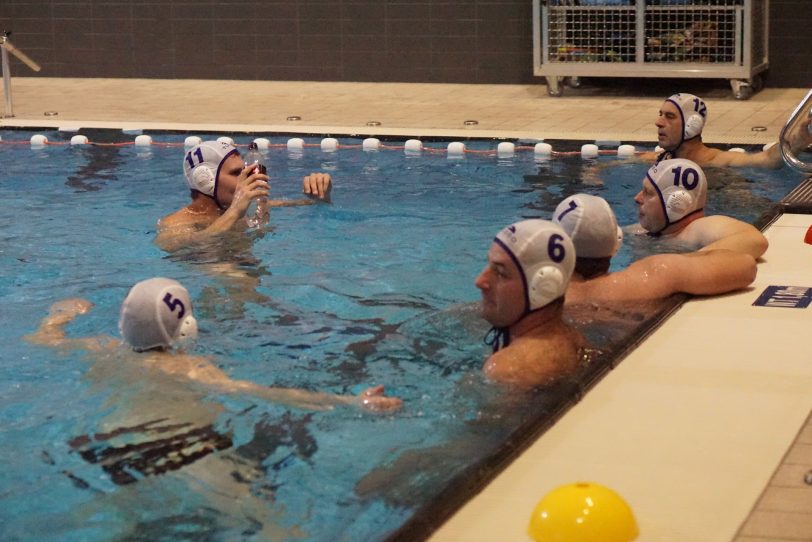 DSC Wasserballer feiern Heimsieg. 3.2.2018
