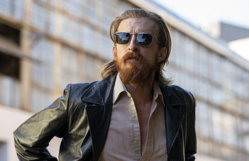 Jasper (Austin Amelio) spielt normalerweise für die Polizei die Rolle eines Auftragsmörders. Foto: Leonine Distribution