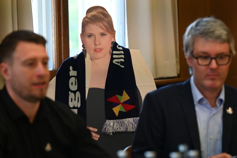 Der bekannteste Hit von Maite Kelly, hier als Pappaufsteller, lautet