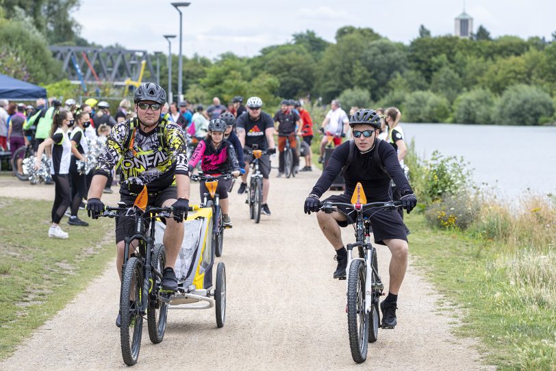 Spendenradeln für das Lukas-Hospiz in Herne (NW), am Samstag (25.07.2020). Start war in diesem Jahr - coronabedingt - die Künstlerzeche Unser Fritz in Wanne, von wo aus die Radfahrerinnen und Radfahrer in die verschiedenen Richtungen aufbrachen, um Spendengelder einzusammeln.