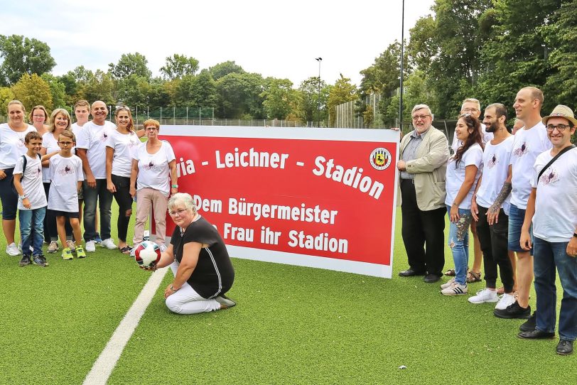 Livia-Leichner-Stadion samt Livia und ihr sein Fan-Club.