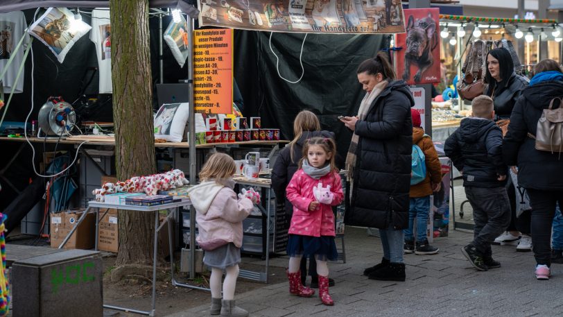 Eindrücke vom Donnerstag (7.3.2024), Eröffnungstag der City-Kirmes Herne in der Innenstadt, zwischen City-Center und Robert-Brauner-Platz.