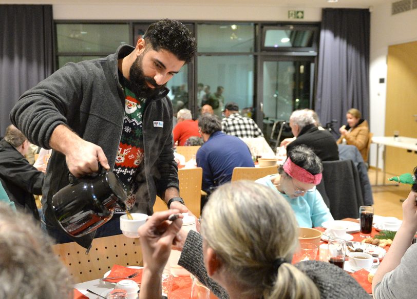 'Heilig Abend nicht allein': Für jeden ein freundliches Wort, bedient wurde am Tisch.