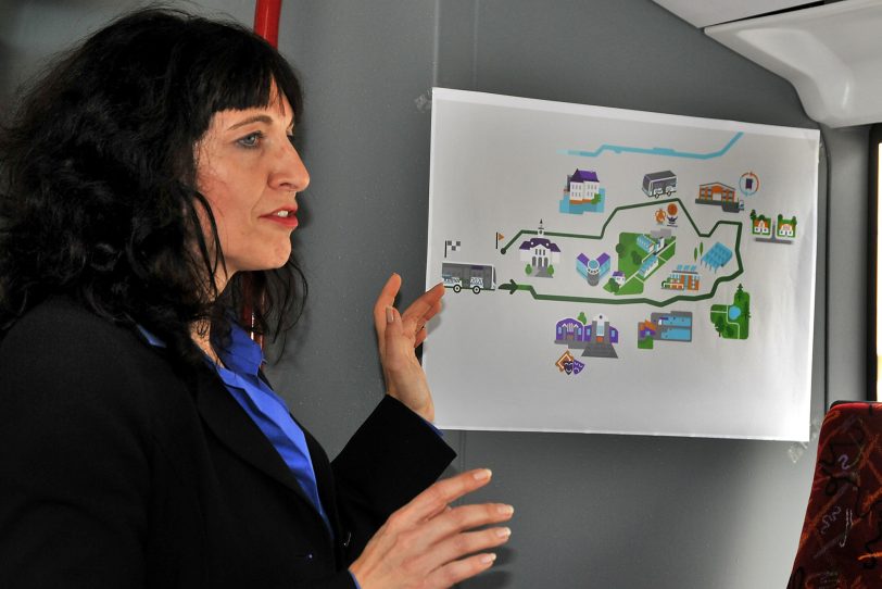 Stadtwerke-Sprecherin Angelika Kurzawa bei der Vorstellung der Klimatour zur Klimaschutz-Expo.