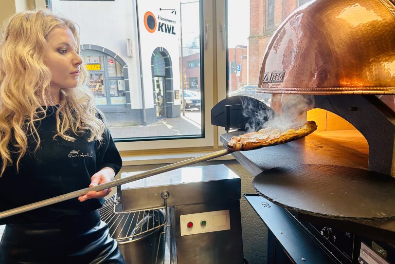 Die Pizzeria Pizza.Amore.Vino hat seit Ende Januar 2026 an der Kreuzkirche 9 eröffnet. Die Ukrainerin Kateryna Savchuk ist die Inhaberin.