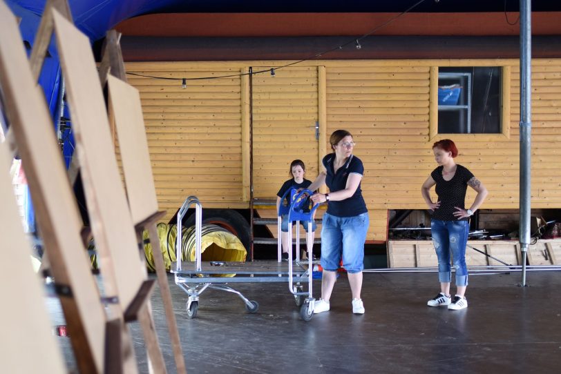 Putzaktion beim Circus Schnick Schnack