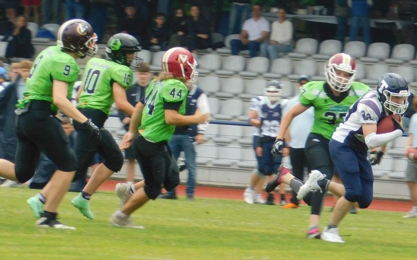 Die U16 der Black Skulls (Spielgemeinschaft Black Barons/ Duisburg Vikings) unterlag beim Favoriten in Düsseldorf mit 32:71.