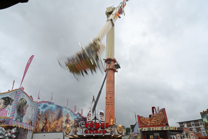 Die Cranger Kirmes beginnt regnerisch.