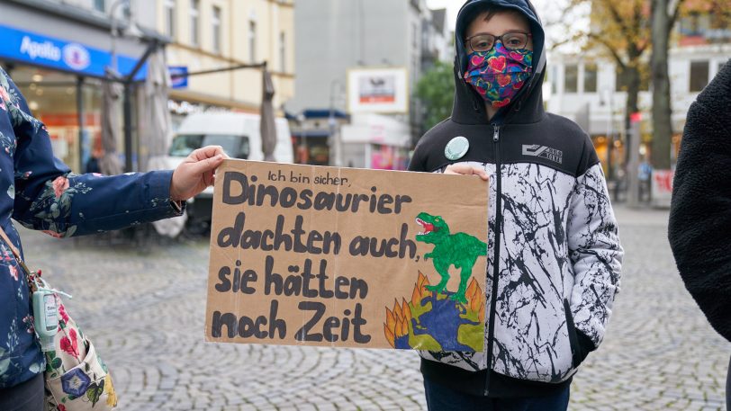 Kundgebung der Klimaaktivisten von Fridays for Future am Freitag (22.10.2021) auf der Hauptstraße vor der Christuskirche in Wanne