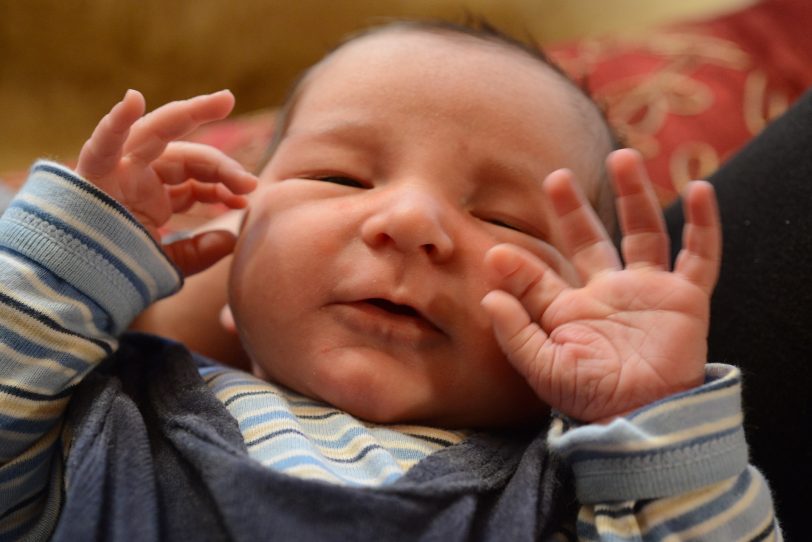 Kleine Kinder brauchen Liebe.