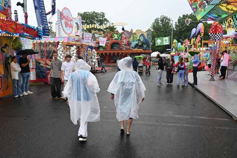 Regnerischer Start der 540. Cranger Kirmes 2024.