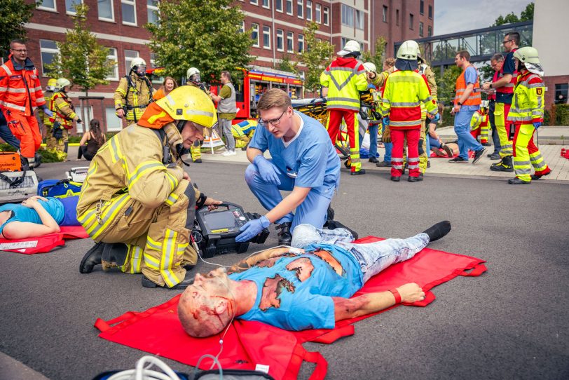 Großübung der Feuerwehr und der Elisabeth-Gruppe (19.8.2023).