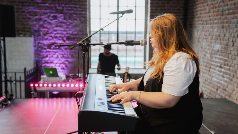 Benefiztag an der Künstlerzeche Unser Fritz mit der Vorstellung der neuen "Bühne Unser Fritz", ein freies Theaterprojekt. Singer und Songwriterin Johanna "Johama" Bojarzin
