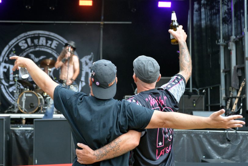 Bierduschen gabs beim Helldecker-Auftritt.