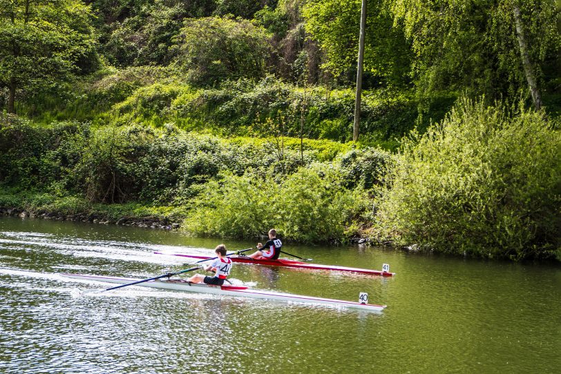 Start der Kinderregatta am Montag (1.5.2023) in Oberhausen: Urs Kruse (hinten) siegte im Einer über 1000 Meter.