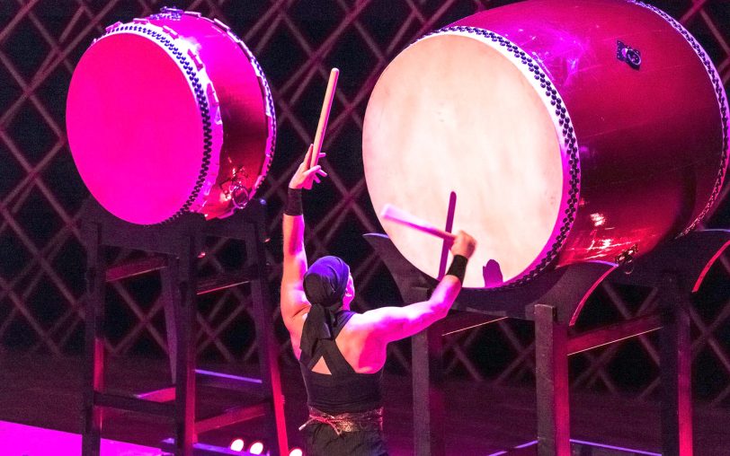 Der Percussion Summit, umgesetzt in Fotosequenzen im Planetarium, ist ein Kooperationsprojekt der Bochumer Symphoniker mit dem Planetarium Bochum.