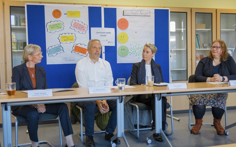 Stellten die Bilanz vor: (v.li.) Heike Humpf, Leitung Bildungsressort RAG-Stiftung, Dr. Markus Köhl, Projektleiter Björn Steiger Stiftung, Sabrina Manz (RAG-Stiftung) und Claudia Heinrich, Fachbereichsleiterin Integration.