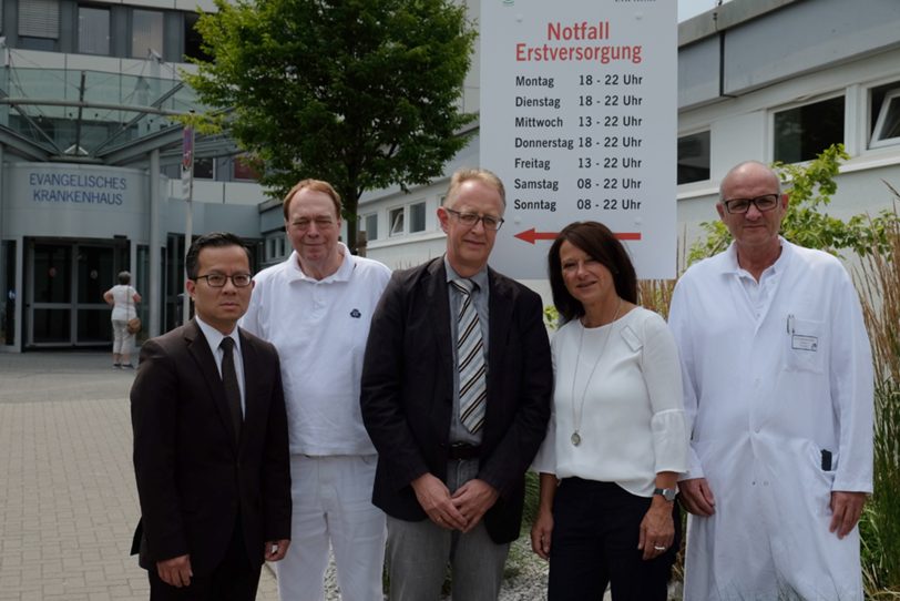 v.l. Danh Vu, Dr. Heinz-Johann Struckhoff, Dr. Eckhard Kampe, Beate Schlüter-Rickert und Professor Dr. Ulrich Eickhoff.