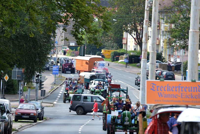 2. Oldtimer-Parade der Cranger Kirmes.