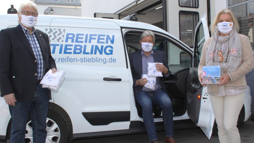 Reifen Stiebling unterstützt mit seinen Smiley-Masken die Herner Tafel.