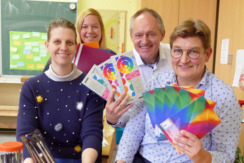 v.l. Yvonne Wittenbreder-Molloisch (Lehrerin), Kim Schmitz (Caritas), Bernd Zerbe, Jutta Himmel