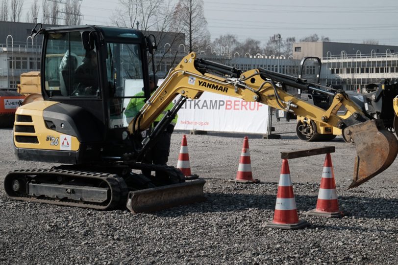 Baggerfahren - Schnuppertag für zukünftige Auszubildende auf dem Heitkampgelände.