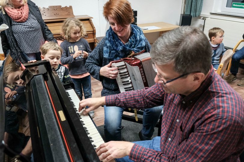 Tag der offenen Tür und Versteigerung in der Musikschule.