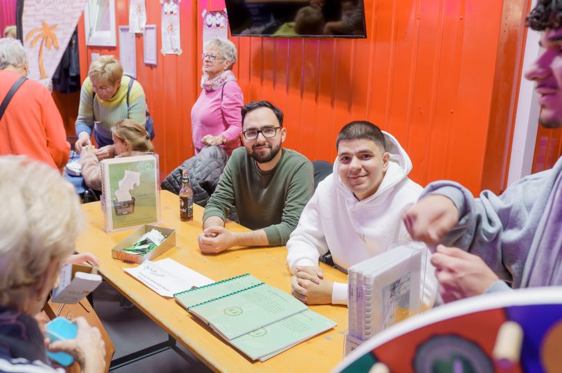Der Markt der Möglichkeiten 2025, organisiert vom Ehrenamtsbüro, in der Zeltstadt des Circus Schnick-Schnack.