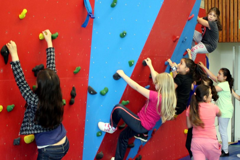 Die Kletterwand in der Grundschule Jürgens Hof.